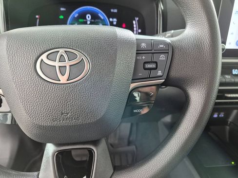 Used 2025 Toyota Camry LE FWD image 15