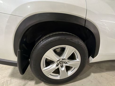 Used 2022 Toyota Highlander LE image 35