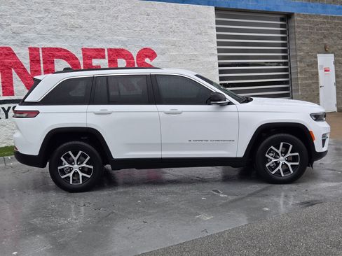 Used 2025 Jeep Grand Cherokee Limited AWD/4WD image 8