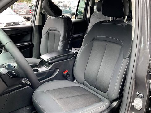 Used 2024 Jeep Grand Cherokee Laredo X image 18