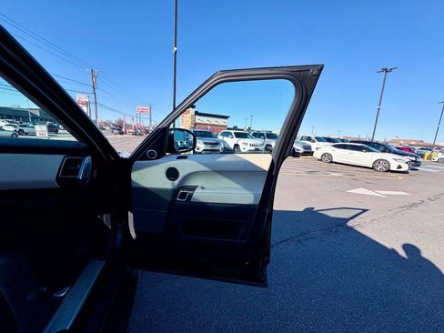 Used 2014 Land Rover Range Rover Sport HSE image 39