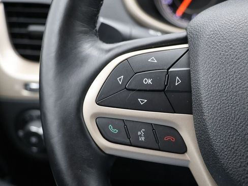 Used 2017 Jeep Cherokee Latitude w/ True North Edition image 18