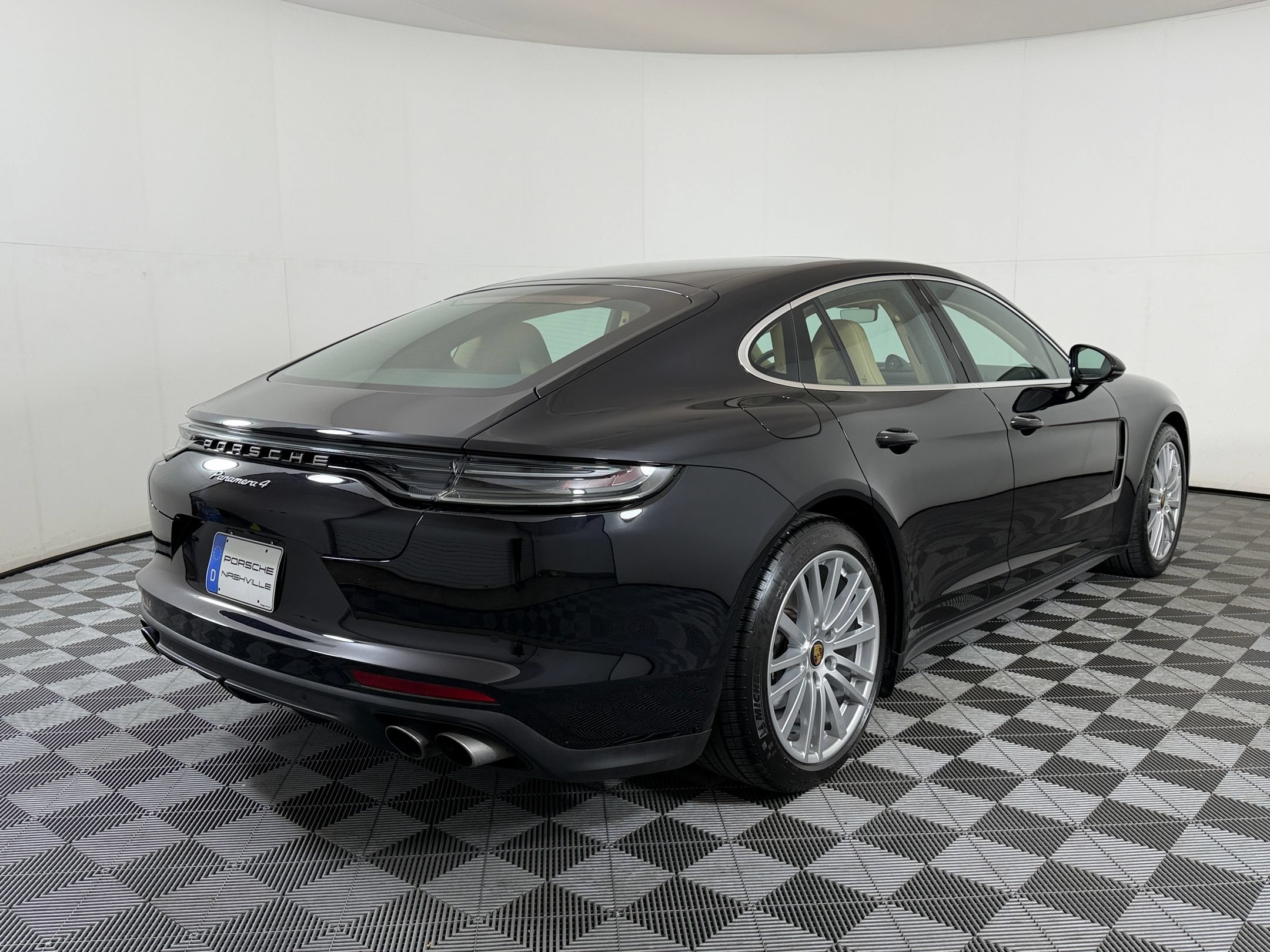 Certified 2023 Porsche Panamera 4 Platinum Edition AWD/4WD image 10
