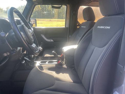 Used 2017 Jeep Wrangler Rubicon w/ Power Convenience Group image 14