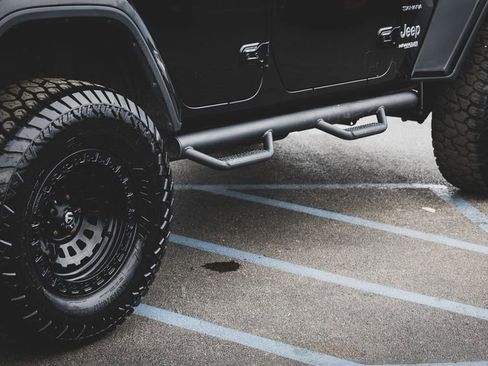 Used 2018 Jeep Wrangler Unlimited Sahara image 12