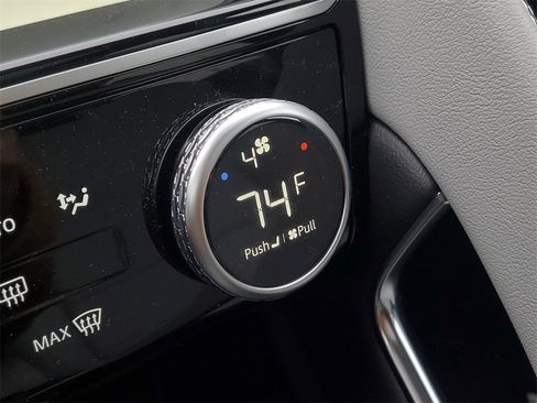 Used 2024 Jaguar E-PACE R-Dynamic SE image 23