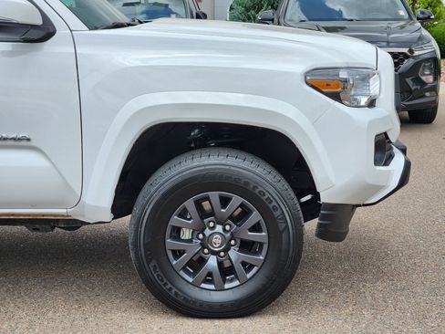 Used 2023 Toyota Tacoma SR5 AWD/4WD image 7