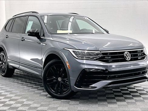 Used 2022 Volkswagen Tiguan SE R-Line FWD image 35