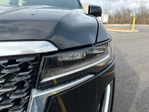 Used 2023 Cadillac Escalade ESV Premium Luxury image 11