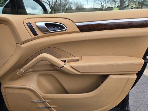 Used 2013 Porsche Cayenne image 16