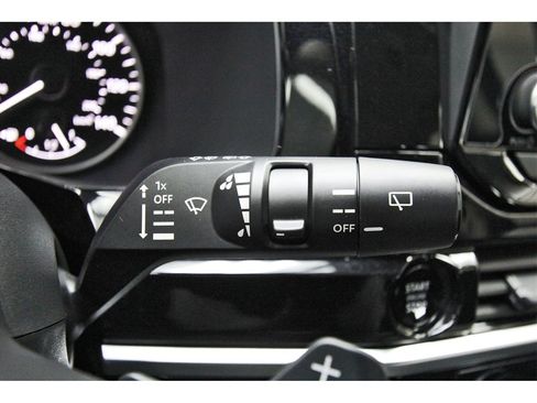 Used 2025 Nissan Pathfinder SV image 16