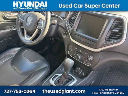 Used 2016 Jeep Cherokee Trailhawk image 8