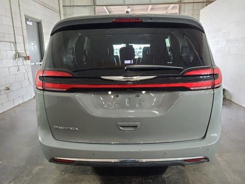 Used 2025 Chrysler Pacifica Select FWD image 7
