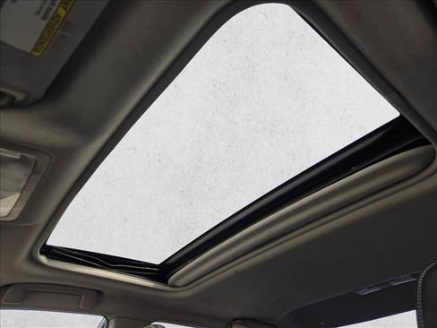 Used 2015 Toyota Camry XLE image 12