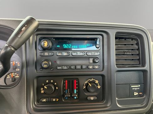 Used 2005 Chevrolet Silverado 2500 LS RWD image 20