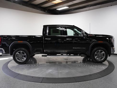 New 2025 GMC Sierra 2500 SLT w/ SLT Premium Package image 9