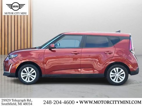 Used 2023 Kia Soul LX image 7