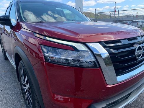 Used 2024 Nissan Pathfinder Platinum w/ Cargo Package AWD/4WD image 36