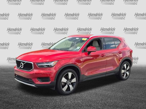 Used 2019 Volvo XC40 T4 Momentum FWD image 5