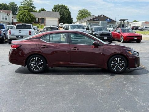 Used 2024 Nissan Sentra SV FWD image 2