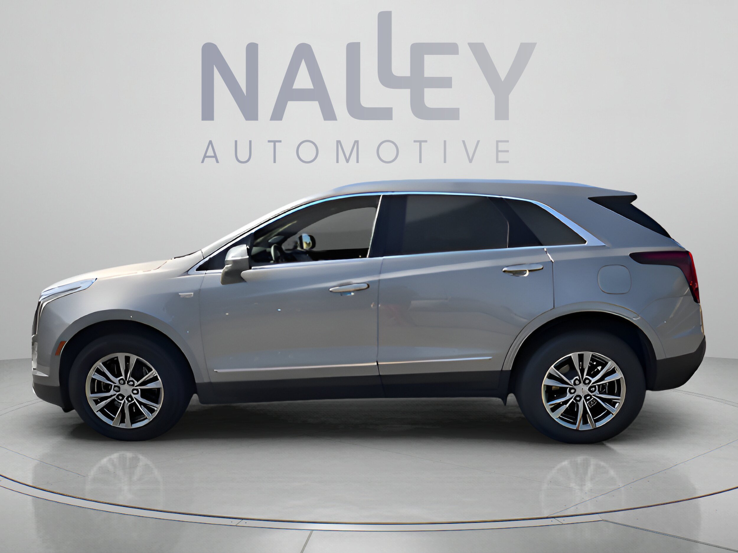 Used 2023 Cadillac XT5 Premium Luxury FWD image 2