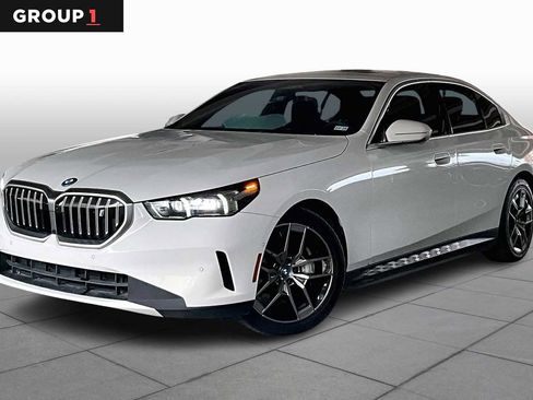 Used 2024 BMW i5 eDrive40i w/ Premium Package image 1