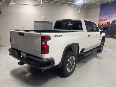 Used 2022 Chevrolet Silverado 2500 Custom w/ Custom Value Package image 5