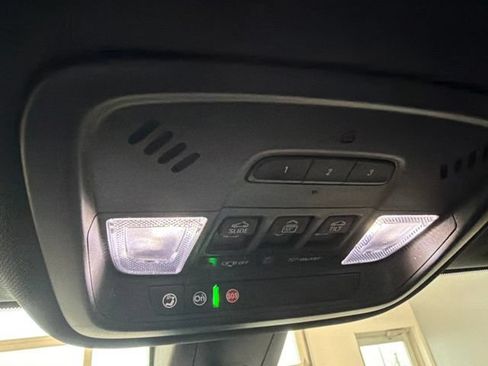 Used 2023 Chevrolet Traverse High Country AWD/4WD image 14