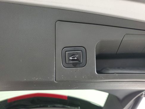 Used 2017 Cadillac XT5 Luxury w/ Driver Awareness Package image 21