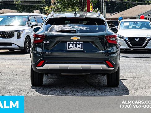 Used 2025 Chevrolet Trax LT FWD image 11