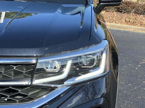 Used 2023 Volkswagen Taos SEL image 5