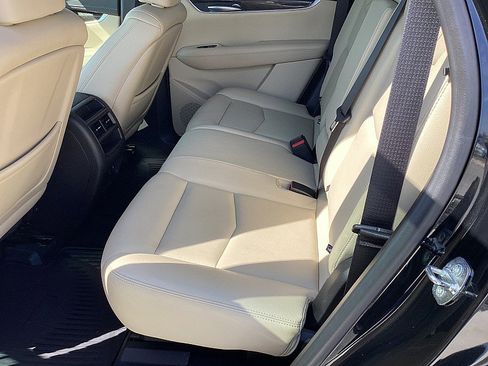 Used 2018 Cadillac XT5 FWD image 14