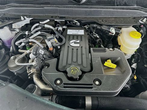 New 2026 RAM 2500 Laramie AWD/4WD image 18