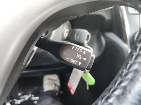 Used 2013 Toyota Camry SE FWD image 24