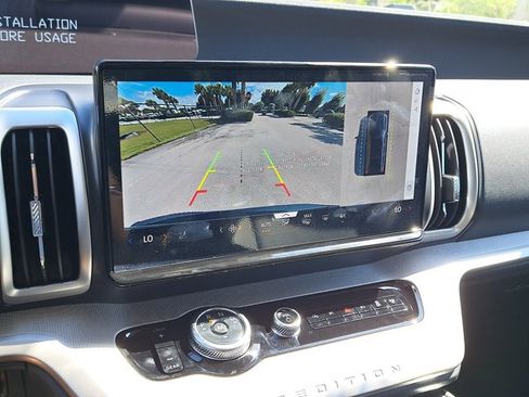 New 2025 Ford Expedition Active image 31