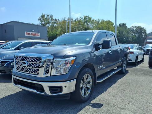 Used 2019 Nissan Titan SV w/ SV Convenience Package AWD/4WD image 4