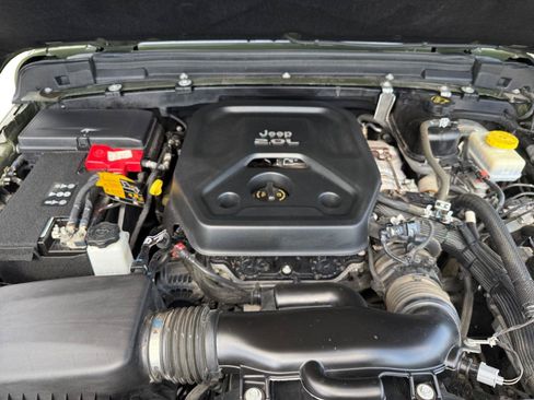 Used 2021 Jeep Wrangler Unlimited Sahara AWD/4WD image 28