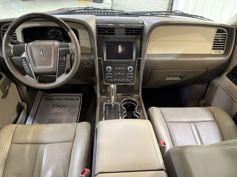 Used 2015 Lincoln Navigator 2WD image 22