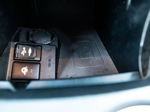 Used 2015 Toyota Camry XLE image 35