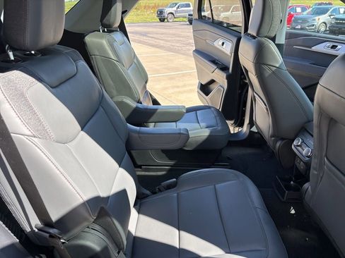 New 2025 Ford Explorer Active w/ Active Comfort Package image 16