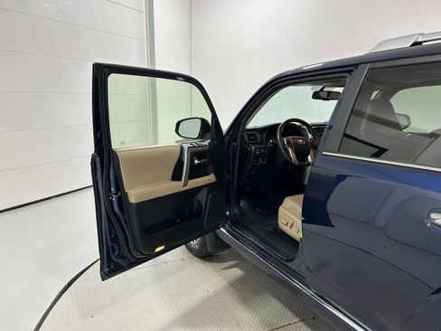Used 2019 Toyota 4Runner Limited AWD/4WD image 23