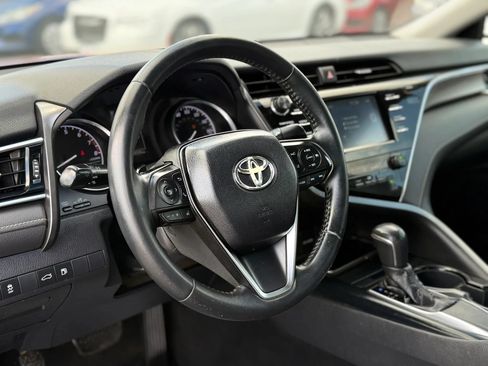 Used 2018 Toyota Camry SE w/ Convenience Package FWD image 14