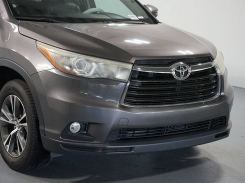 Used 2016 Toyota Highlander XLE FWD image 4