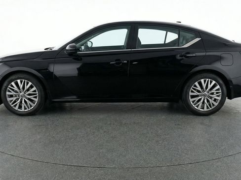 Used 2025 Nissan Altima 2.5 SV FWD image 5
