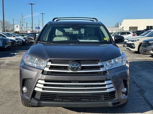 Used 2019 Toyota Highlander XLE image 2