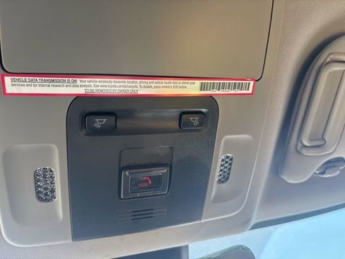 Used 2023 Toyota Camry SE image 12