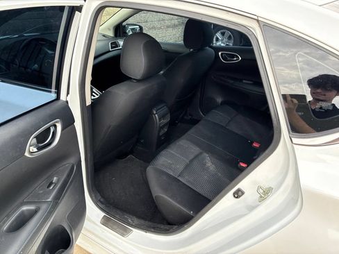 Used 2019 Nissan Sentra SR FWD image 12