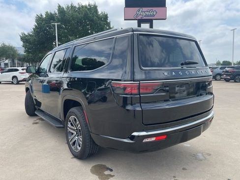 Used 2024 Jeep Wagoneer L Series II w/ Flexible Seating Group RWD image 7