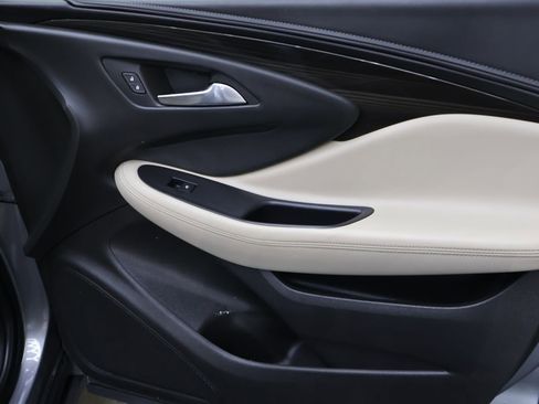 Used 2019 Buick Envision Essence FWD image 11