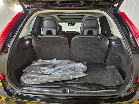 Used 2019 Volvo XC90 T6 Momentum w/ Protection Package image 15